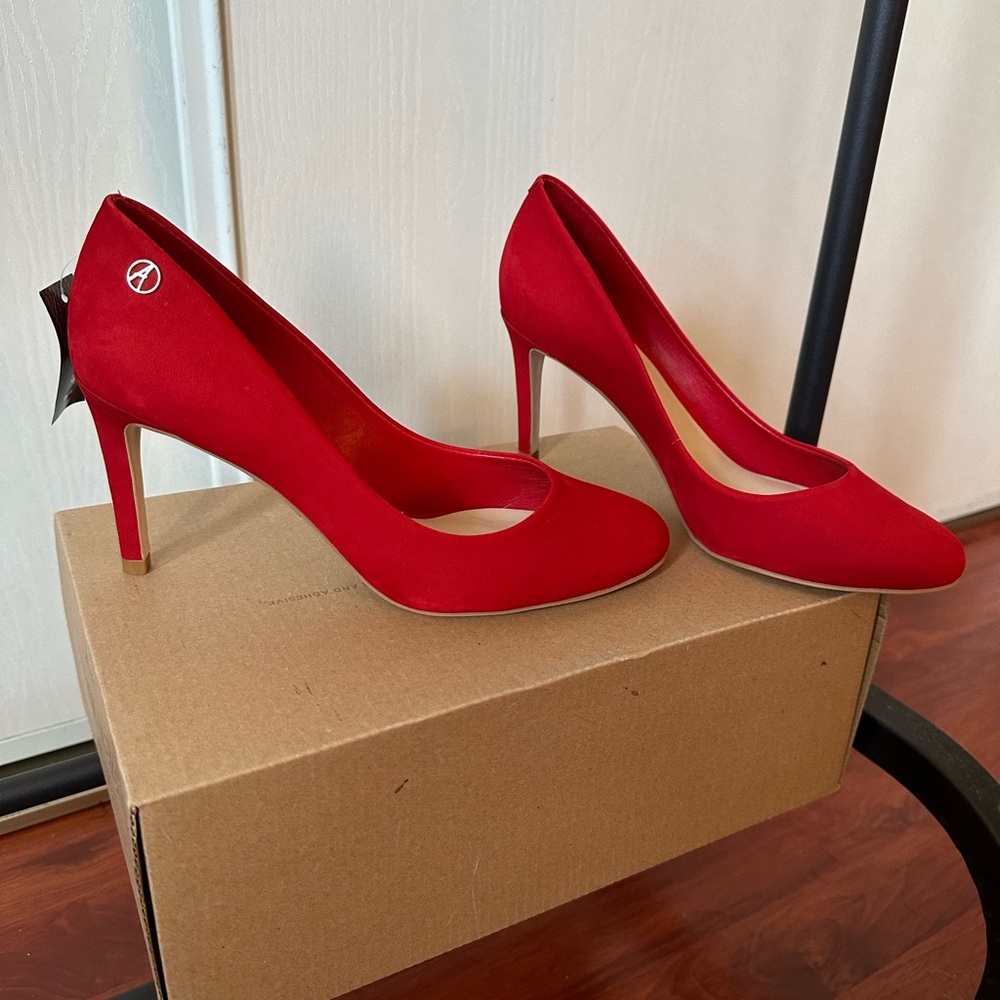 NWT Red heels pumps